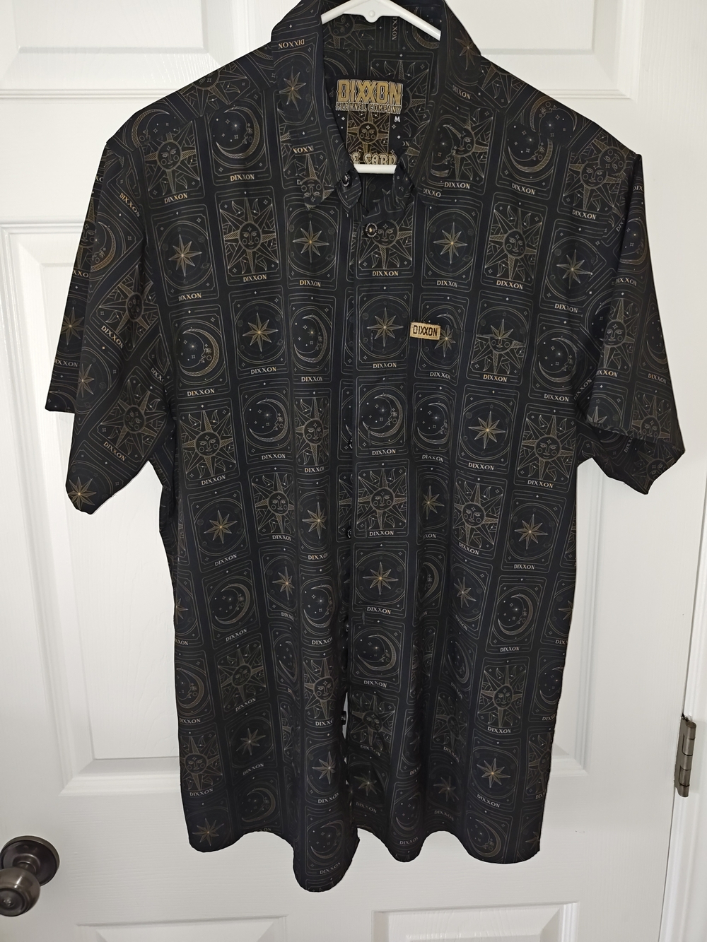 Dixxon The Card Party Shirt in men’s size Medium. Excellent condition.